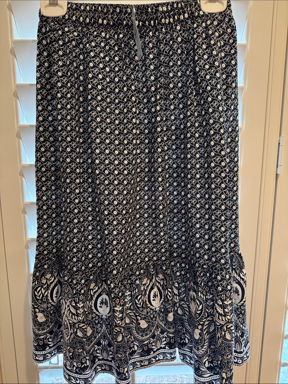 LOFT Women's Black and White Printed Midi Skirt